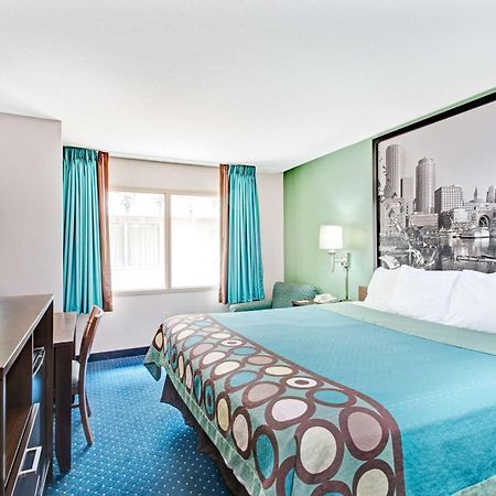 Hotel Super 8 By Wyndham Brockton Extérieur photo