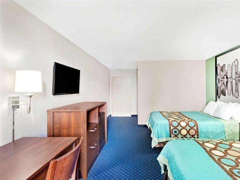 Hotel Super 8 By Wyndham Brockton Extérieur photo