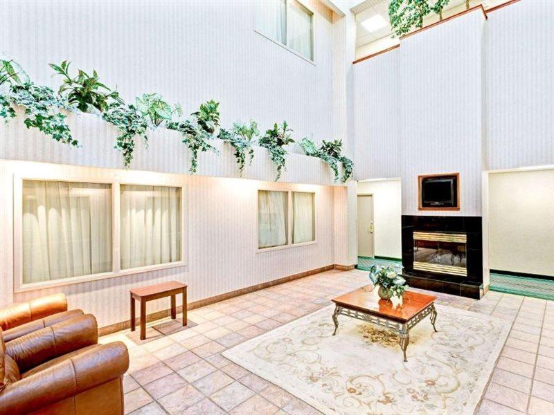 Hotel Super 8 By Wyndham Brockton Extérieur photo