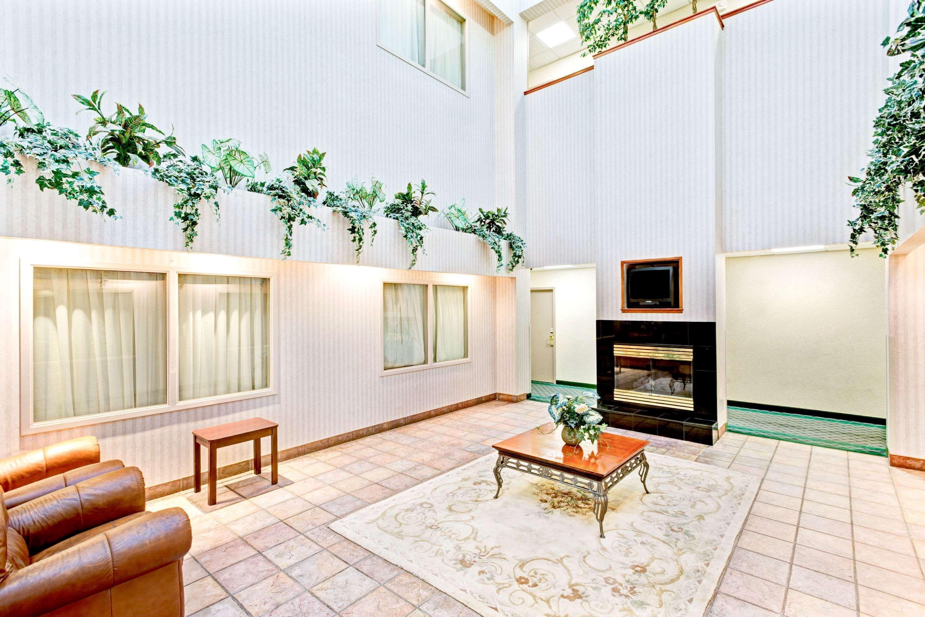 Hotel Super 8 By Wyndham Brockton Extérieur photo