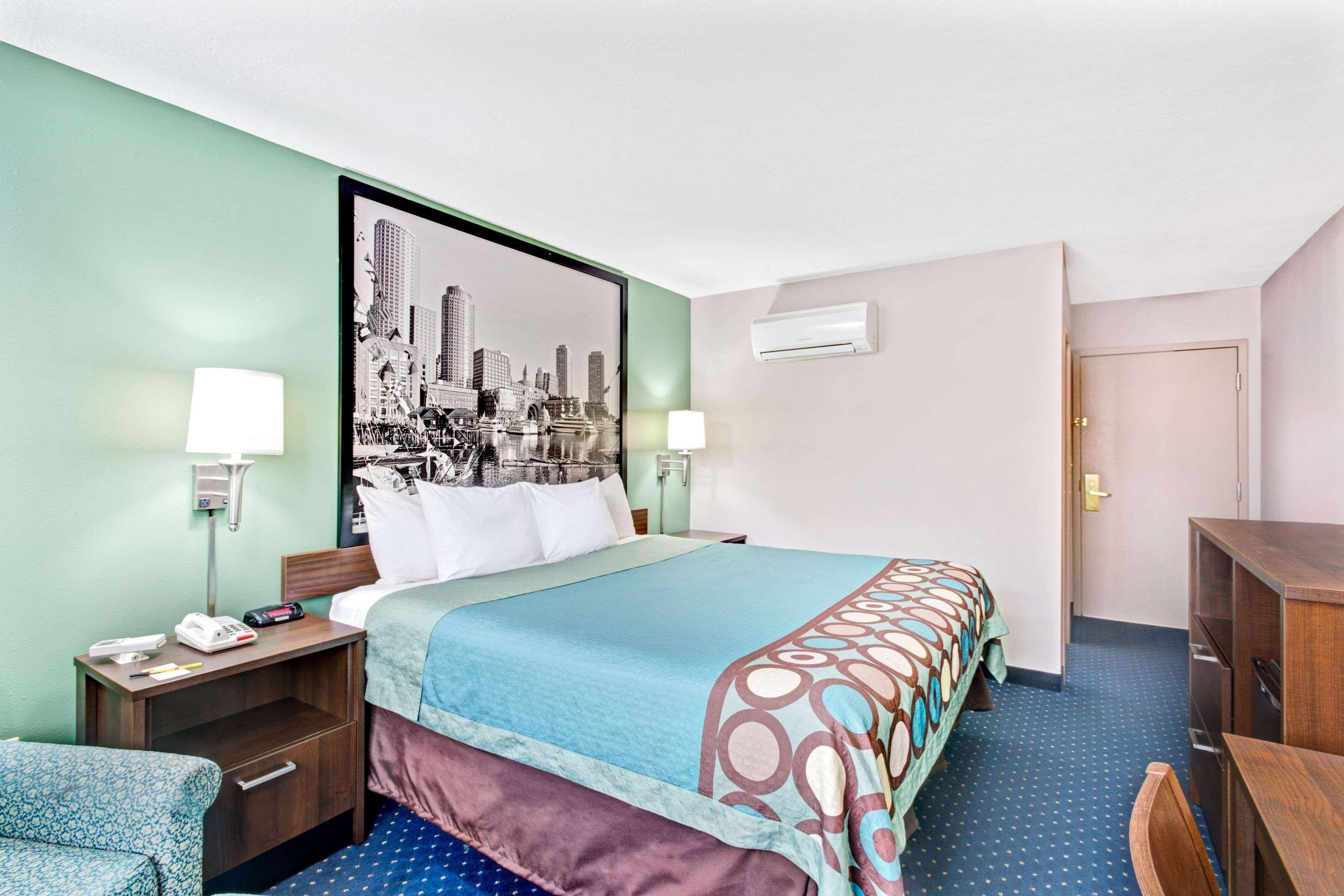 Hotel Super 8 By Wyndham Brockton Extérieur photo